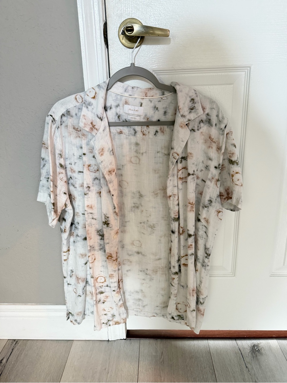 Men's Short-Sleeve Button-Down Shirt - White with Tan & Gray Print